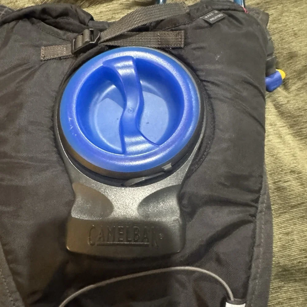 Camelbak Octane XC Hydration Backpack Red 2L Hiking Canping Reservoir W/ Bladder